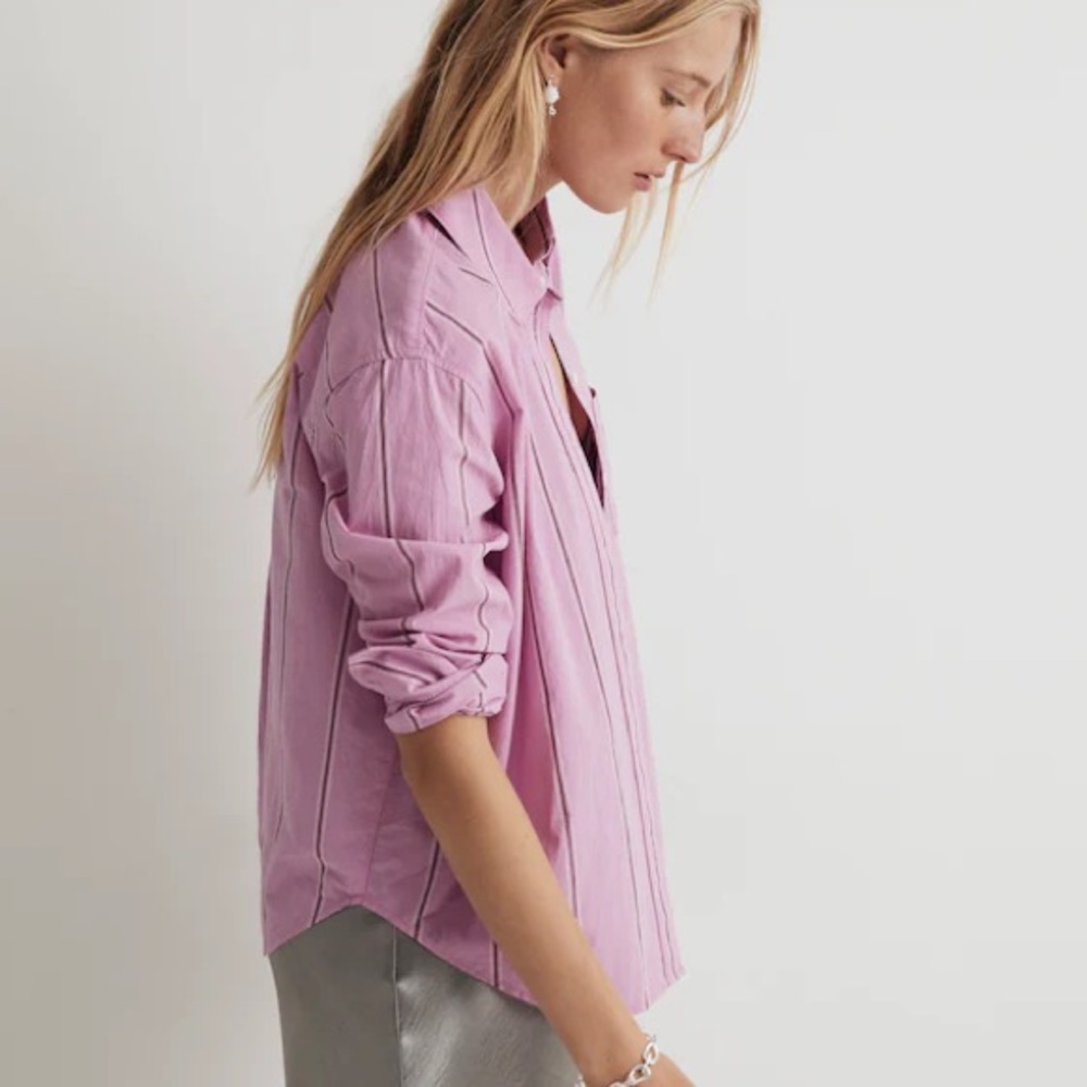 Madewell Signature Poplin Oversized Boyshirt in Stripe
Light Petunia
Size Large - Picture 3 of 6